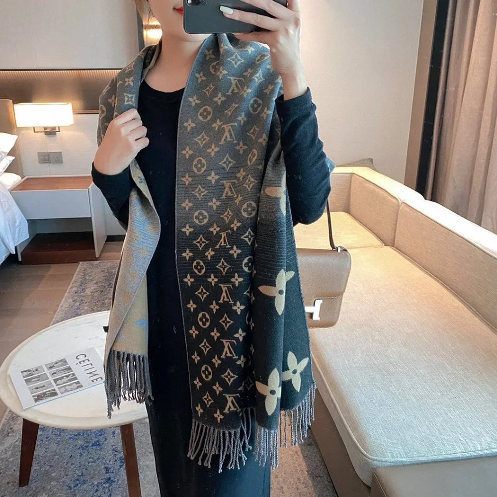 💎✨AUTHENTIC✨💎Louis Vuitton scarf - Picture 3 of 5